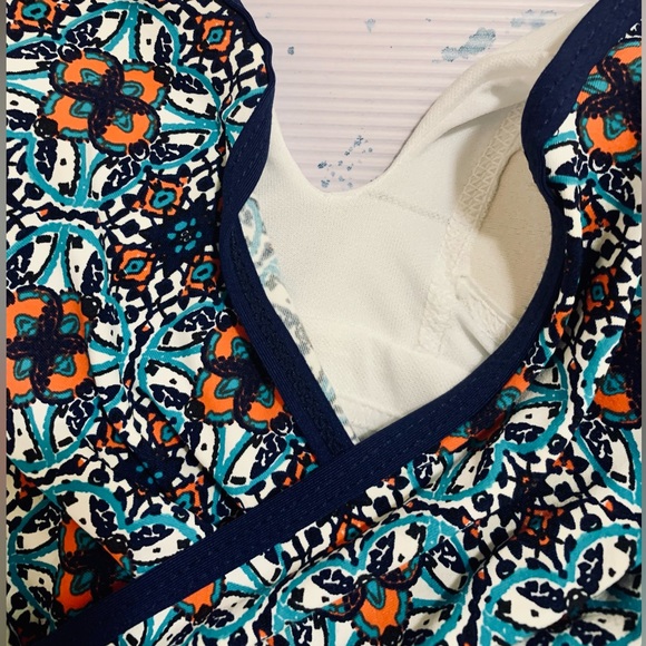 One piece bathing suit size small - Picture 3 of 5